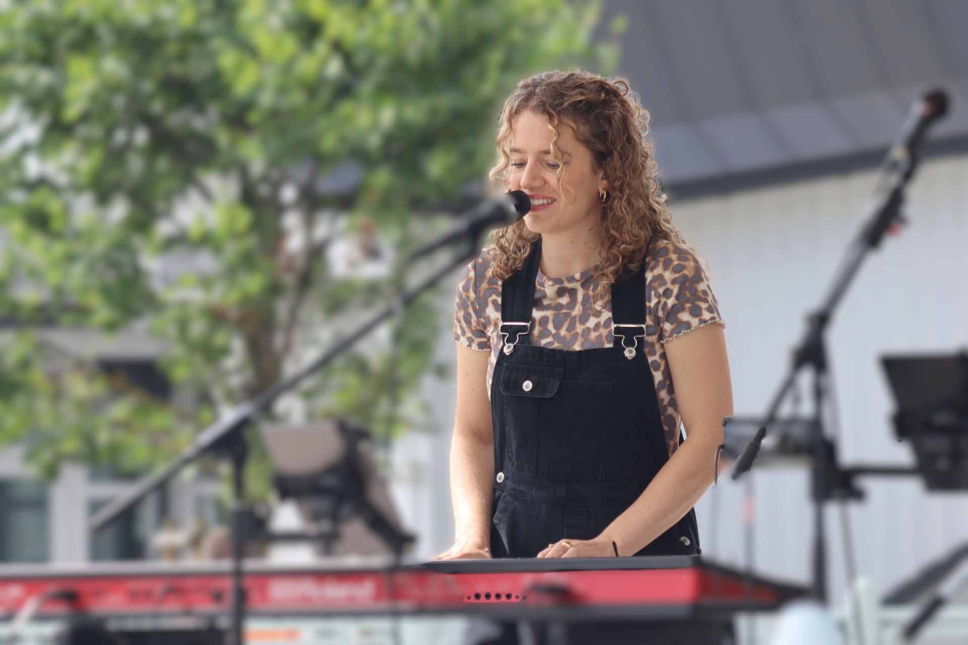 Antonia am Keyboard